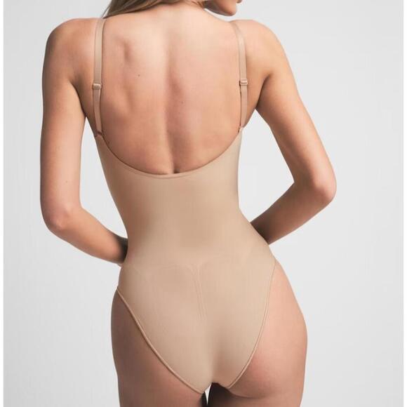 SKIMS Other - NWOT Skims Seamless Sculpt Brief Bodysuit Size M Clay $72 STRONG COMPRESSION